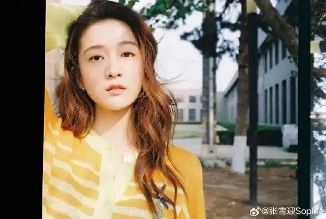 张雪迎金发##张雪迎镂空露腰t