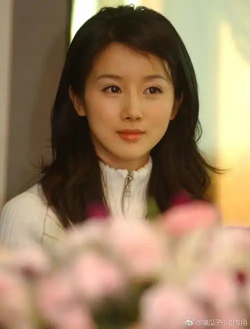 我觉得整容女星里面最可惜的是演员孙菲菲当年长得这么漂亮