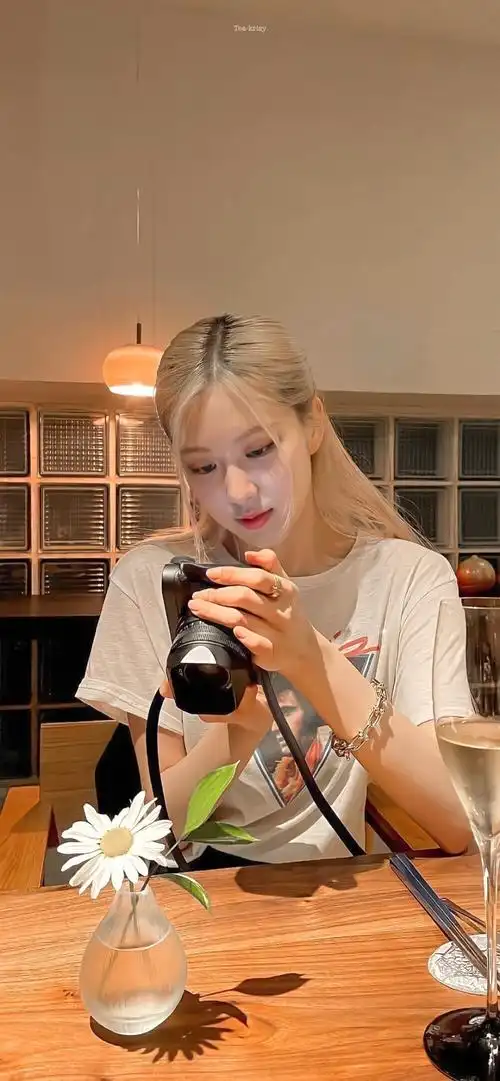 rose 头像壁纸 cr: tea-krisy