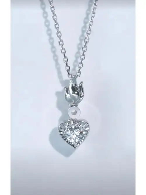 周大福钻石吊坠