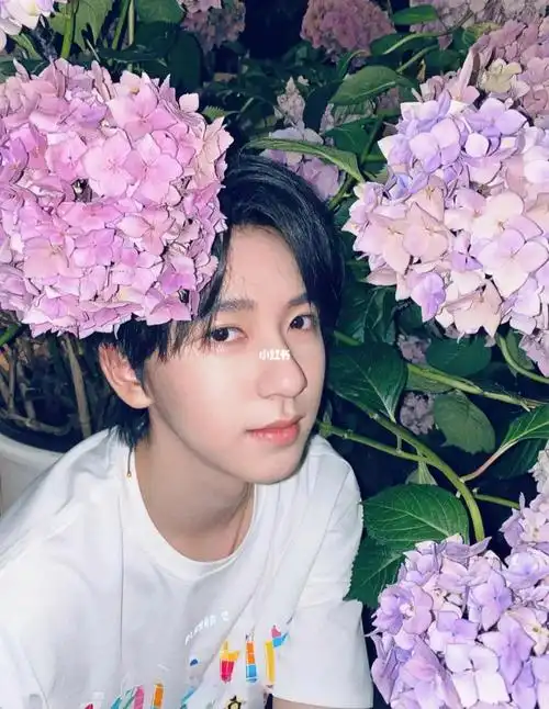 新鲜的男大了,一想到章鱼烧的霖霖都是大学生了,有点难过96#贺峻霖