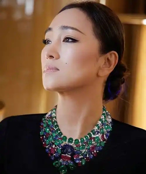 巩俐出席巴黎品牌活动照片曝光,女神气质十足