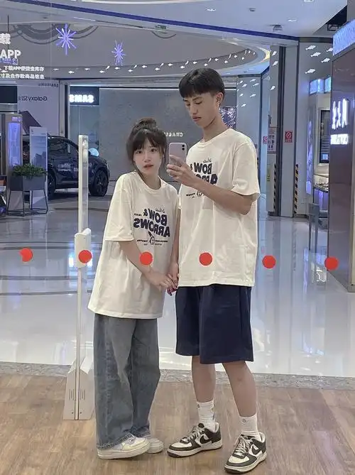 156183情侣穿搭夏日蓝白t恤简直太显白了