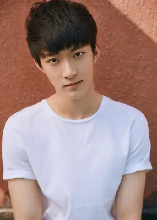 中央音乐学院校草曹恩齐钢琴系氧气学长气质绝佳