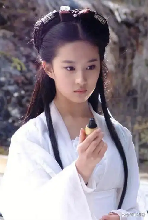 刘亦菲越来越性感了!真的不要清纯了?