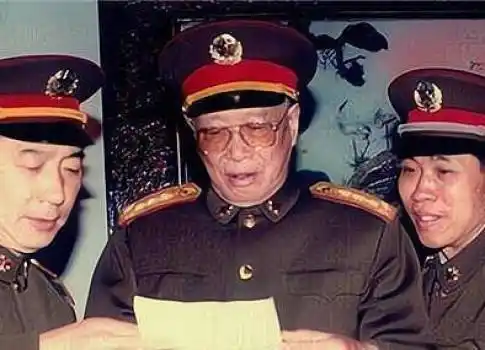 武汉军区的第一任司令员,官至副国级,58岁被撤职,儿子被判死刑