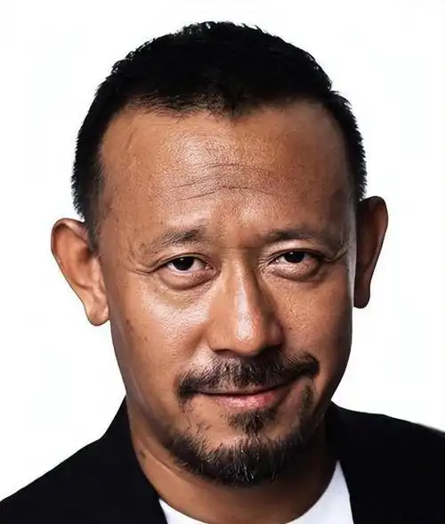 和王志文,陈道明,孙红雷,吕行,段奕宏等多位知名男性名人传过绯闻,她