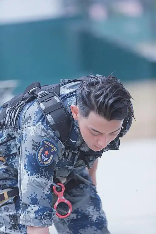 《真正男子汉2》男女兵对抗战黄子韬汗如雨下