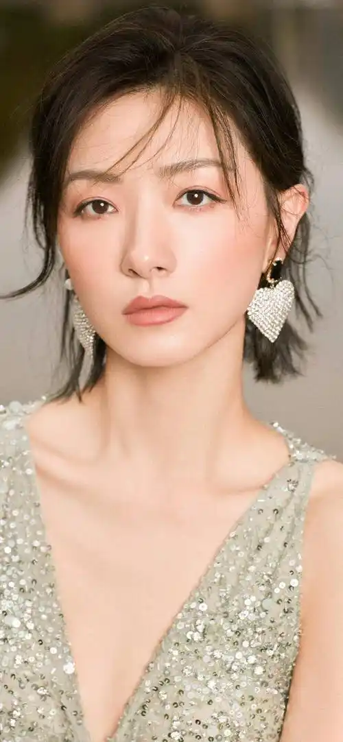 她是娱乐圈最"干净"女星!41岁万茜,清纯美丽太动人!_表演_社会_影响力