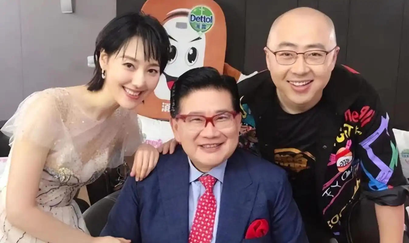 央视主持人王冠:离开央视5年,深陷桃色绯闻,39岁依旧单身