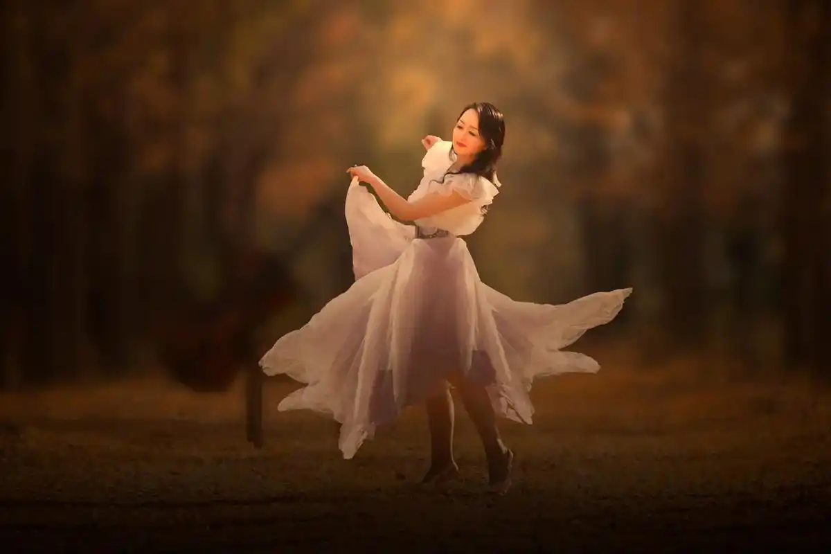 戚老师作品#做一个精致优雅的女人 #高级的美一定是独立与优雅 - 抖音