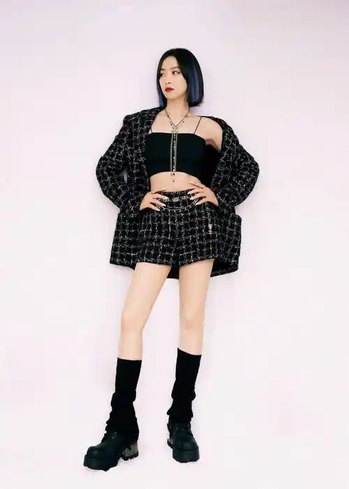 宋茜露脐装超短裤大长腿性感写真_宋茜_写真