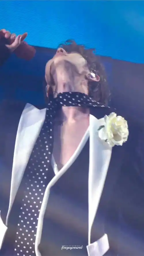 令人窒息的～ 喉结#蔡徐坤