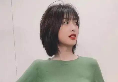 2020年适合胖圆脸女生梳的刘海短发设计_发型师姐