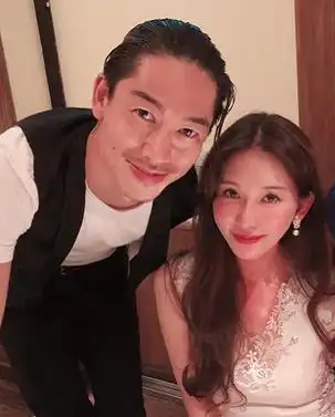 原创做日本媳妇真幸福林志玲晒与老公吻照46岁像恋爱中的少女