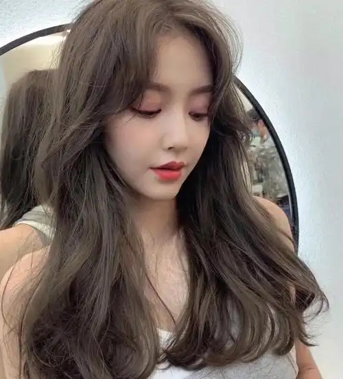 一薄荷米棕色|||2021年火的发色之一灰棕色这种自带仙气又减龄的发色