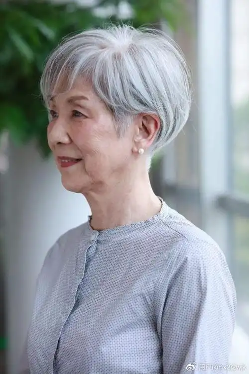 60到80岁女性,发型可以试试这三种,利落时尚很精致