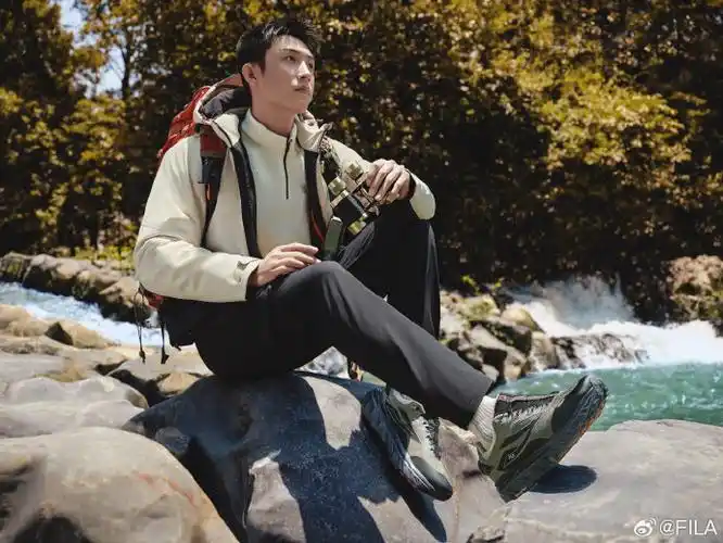 fila时尚运动代言人黄景瑜##fila探险家##探索宁静##fila徒步鞋