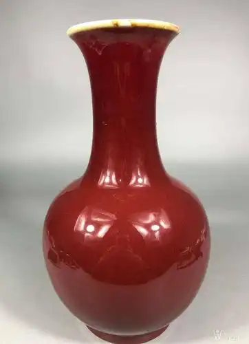 晚清民国时期红釉瓶