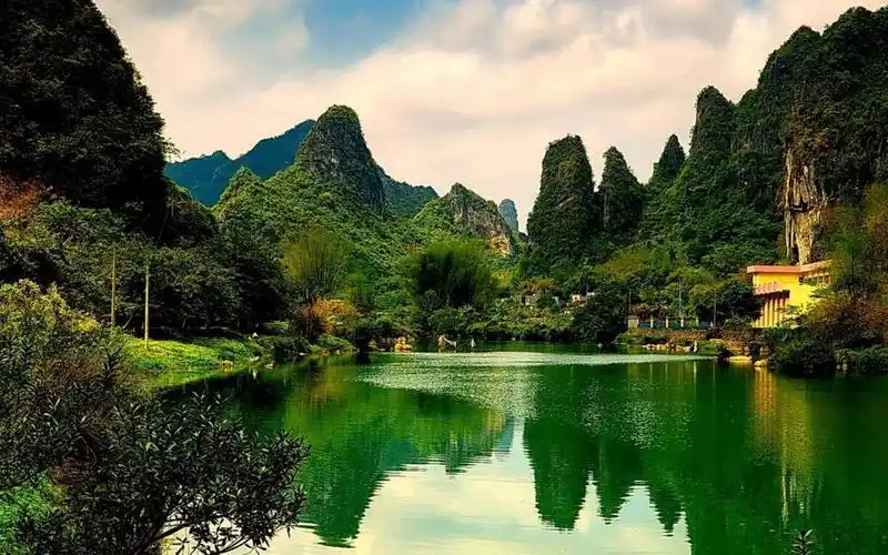 喜欢就把它设置成你的壁纸吧.