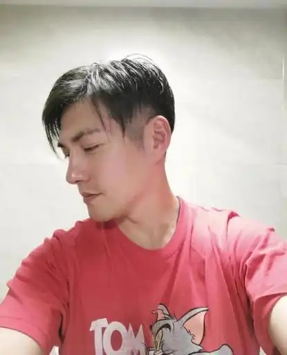 半长不长的发型了,踏入社会之后,就会知道寸头才是检验帅哥的唯一标准