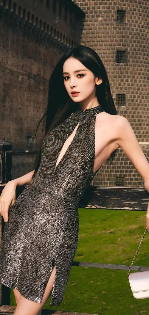 壁纸古力娜扎烟熏妆