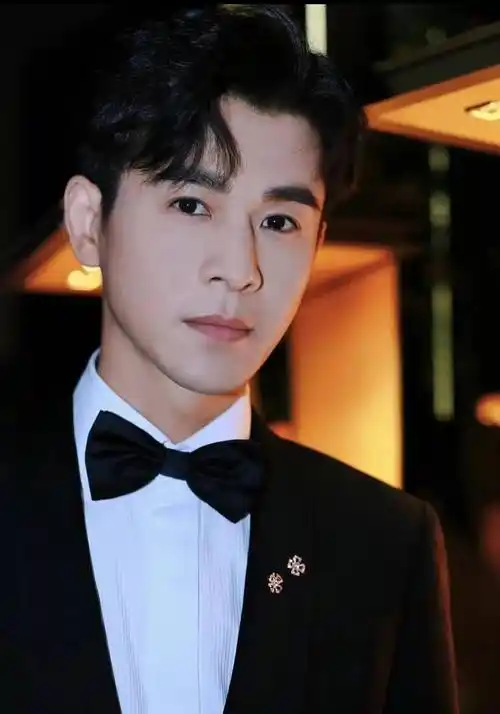 该剧女主是张雪迎,从她与霍建华的年龄差来看,目测不是演情侣,更有