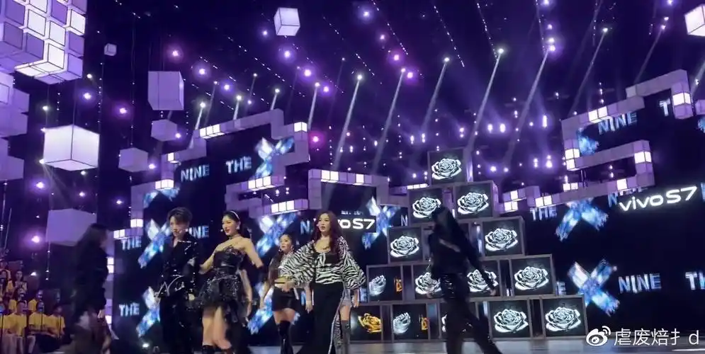 the9快本近景舞台登热搜谢可寅粉丝不满刘雨昕飒美虞书欣显脸大