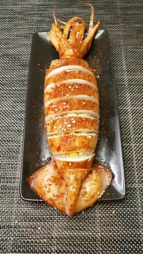 切开鱿鱼包饭,馋的直流口水