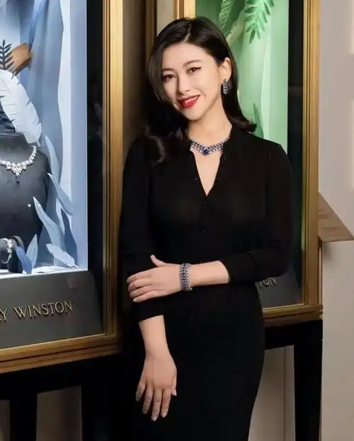 朱珠情断李泉俘获尤文图斯老板她到底有什么魅力