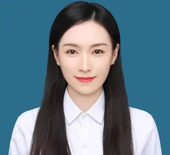 发型头发是女生修饰自己的最佳武器,拍证件照时可以在发型上面多花费