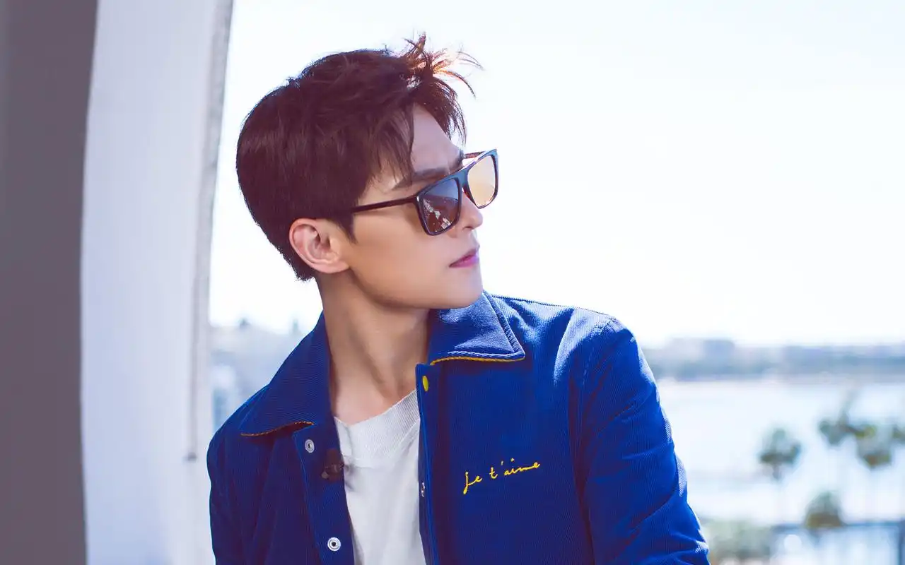 杨洋帅气时尚高清图片桌面壁纸