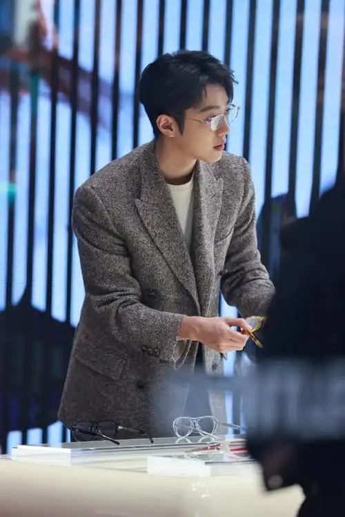 赖冠霖学长风造型#我说赖冠霖今天的造型直接魂穿我的高冷学长,撂套