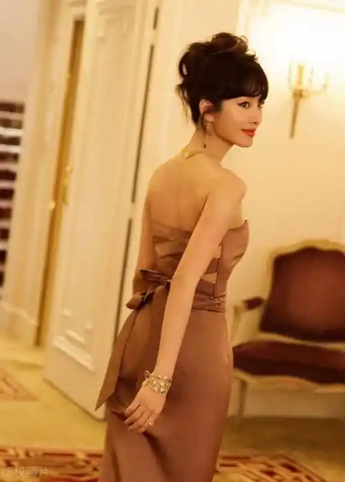 杨采钰这身材,这才是尤物啊!