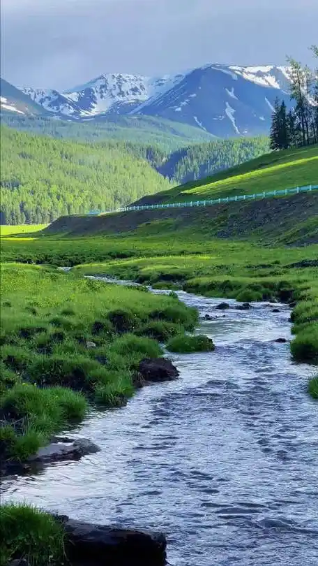 被新疆惊艳的新疆人!6月拍摄婚纱照途中的风景值得让人怀念