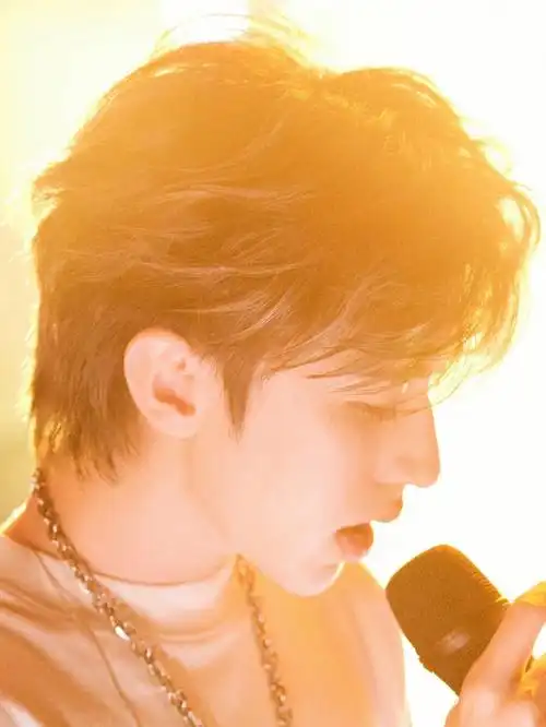 蔡徐坤818舞台绝美彩排照