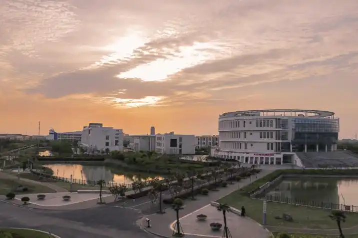 春满校园,快来pick你喜欢的美景吧~_南通大学杏林学院_零二七艺考