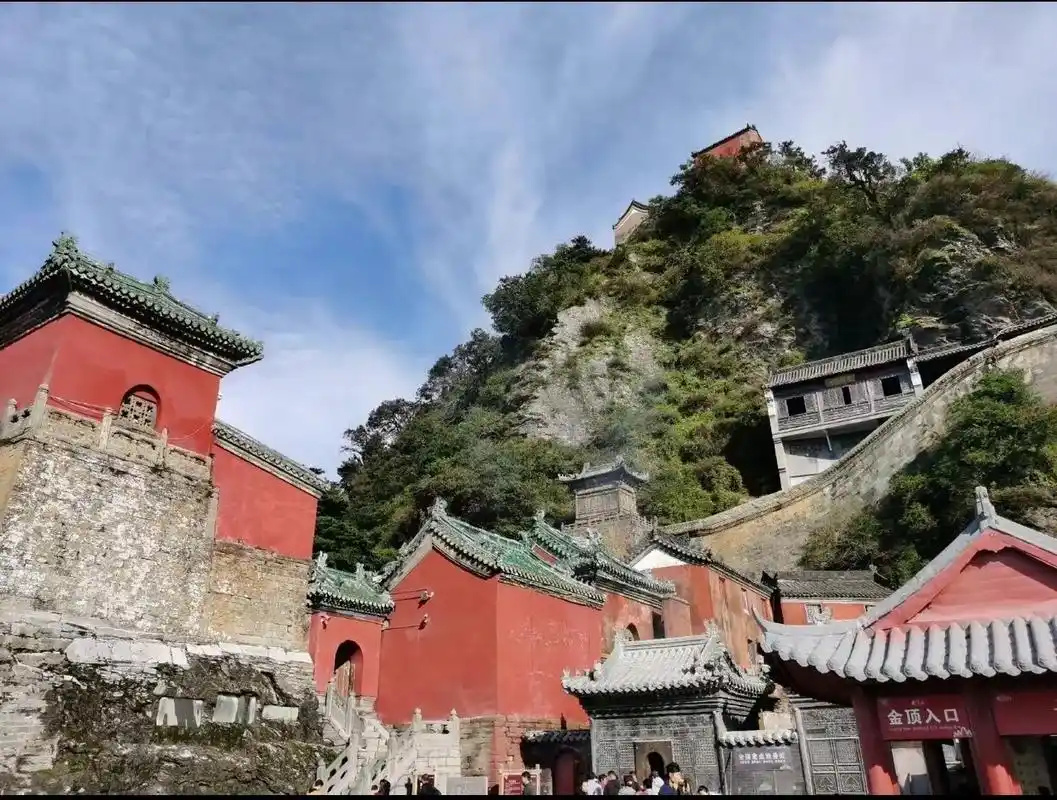 武当山 一生一定要去一次武当山,一方净土,三柱清香,山好高 - 抖音