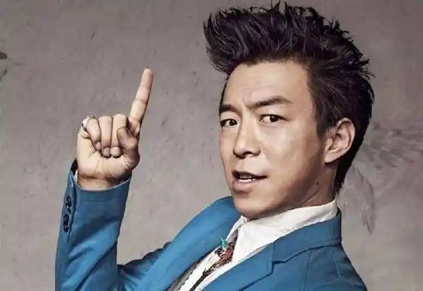 原创当明星名字被叫错赵丽颖谦虚迪丽热巴暖心佟丽娅机智