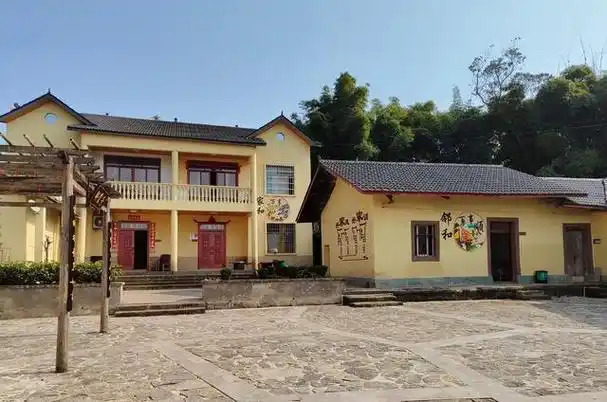 意(心)全意为人民服务……"在重庆市璧山区正兴镇的一次民主测评会上