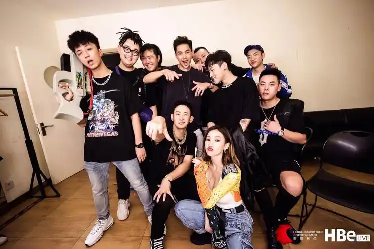 《新说唱》人气选手见面会 众rapper新歌首唱