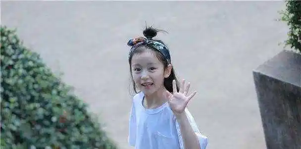 作为新《流星花园》中的初恋脸,王思聪被她的美貌折服,年少可为_沈月