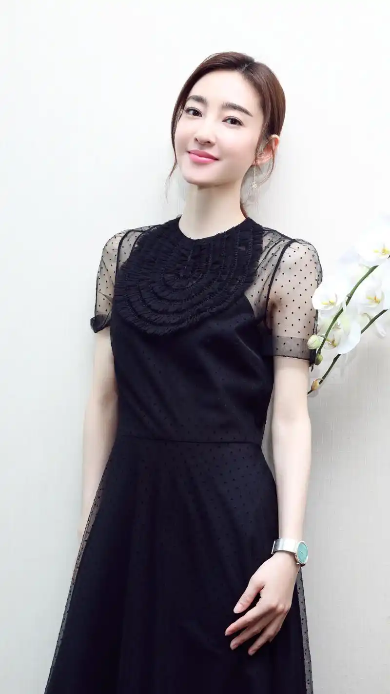 王丽坤写真美图:花容月貌,气质动人