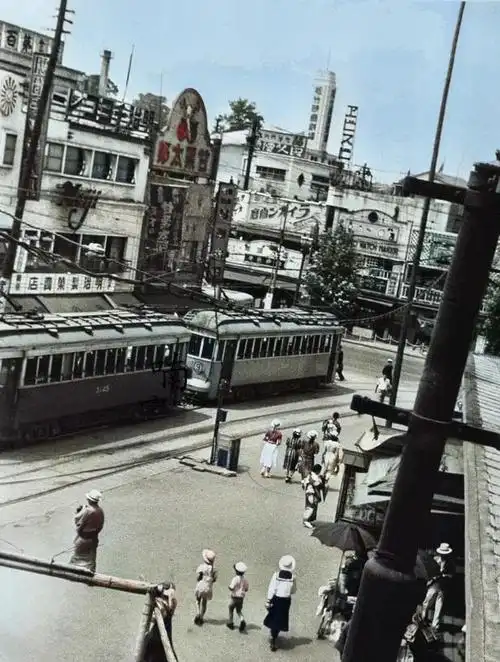 20世纪30年代,日本摄影师桑原甲子雄用相机拍摄日本东京万象,让现代人