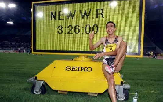 【传说级】奎罗伊1500米世界纪录,这个纪录已经保持了二十年_哔哩哔哩