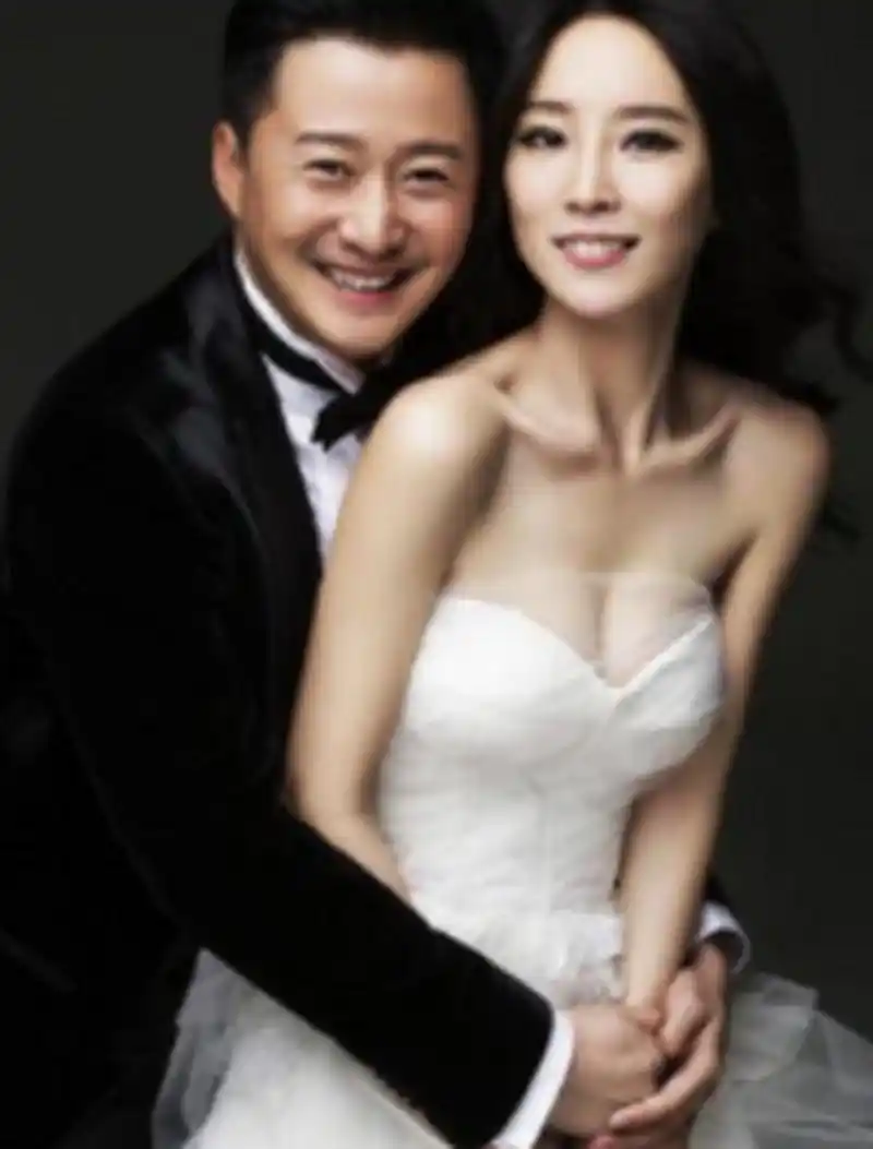 谢楠退出吴京公司,曝男方拍戏有时一年半不回家,真离婚了?