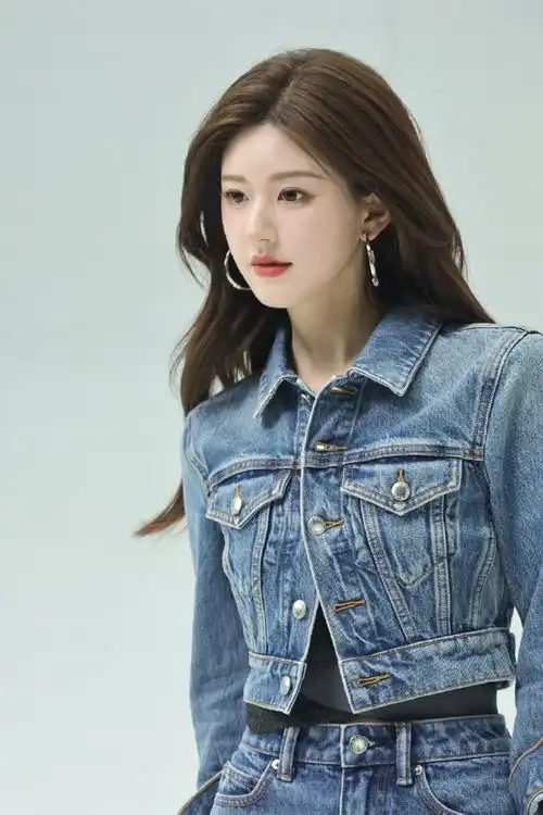 甜酷女孩  7815一露有你,情思不变7815神仙颜值赵露思78