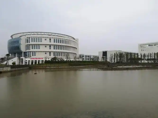 杏林之约,最美的诗歌献给你_南通大学杏林学院_零二七艺考