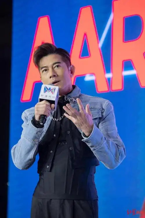 提起郭富城的演唱会,很多歌迷都不陌生,他不仅跳弹床凌空唱歌,还曾在