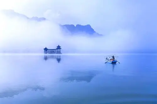 席间与诗社副社长卢敬万老师相吟诵,诗缘系之: 其一 平湖秋月沁乡缘